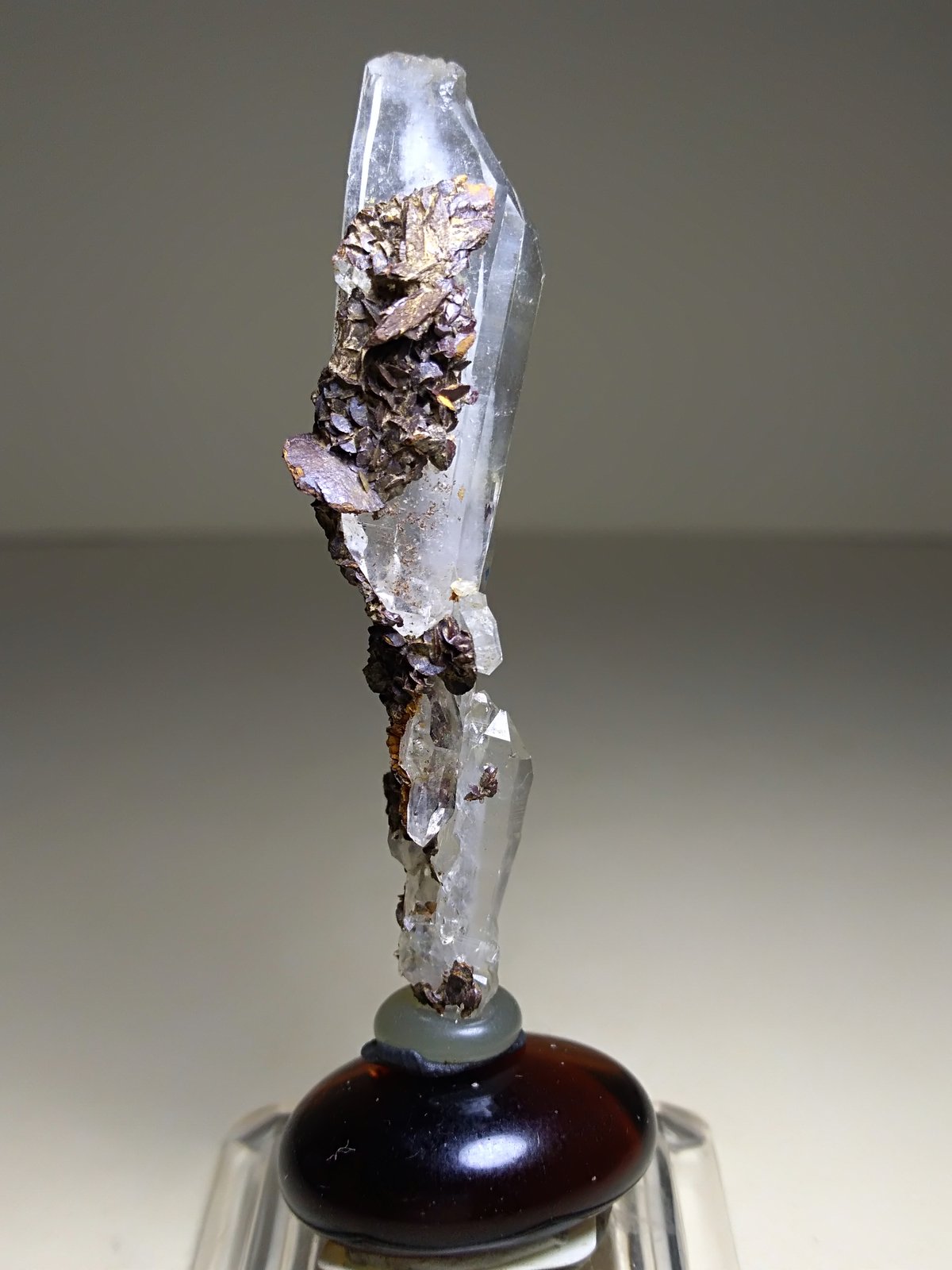 Cuarzo (variedad faden), Siderita
51 x 12 mm
(Autor: Sante Celiberti)
