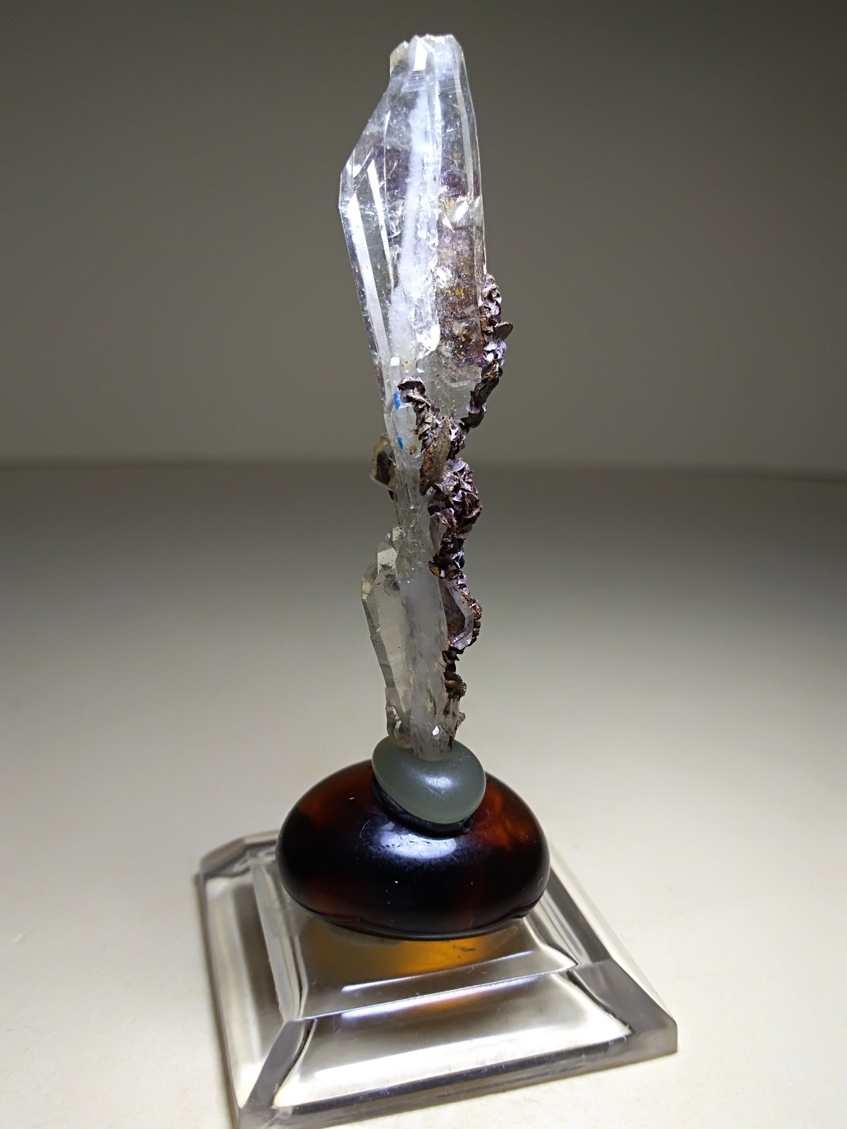 Cuarzo (variedad faden), Siderita
51 x 12 mm
(Autor: Sante Celiberti)
