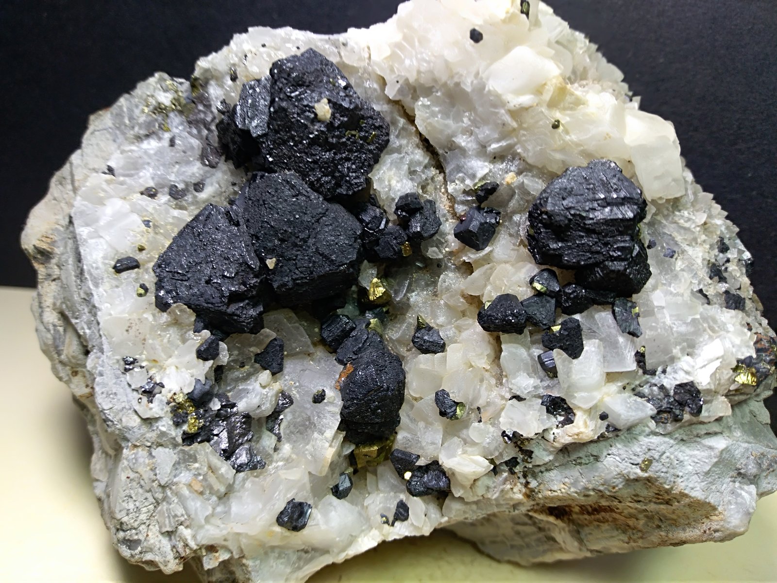 Galena, Esfalerita, Calcopirita, Calcita
91 x 75 mm
(Autor: Sante Celiberti)