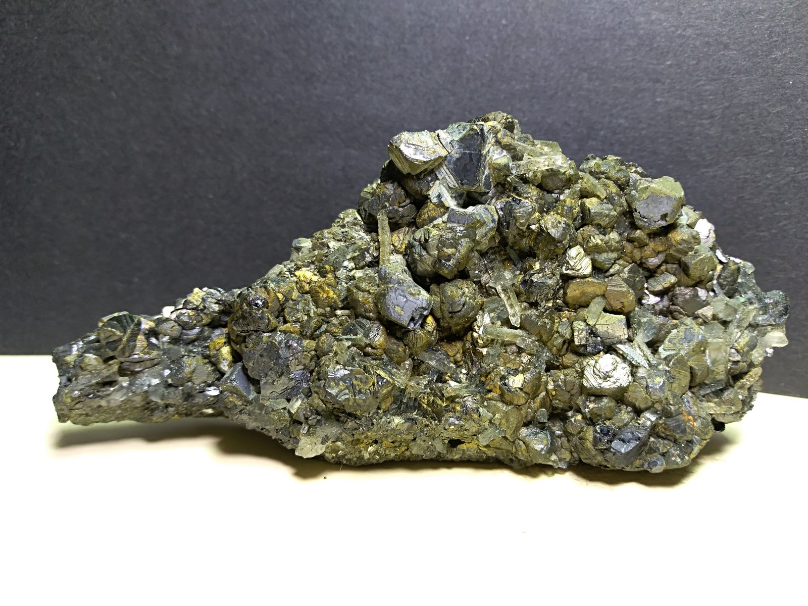 Galena, Esfalerita, Calcopirita, Cuarzo
98 x 45 mm
(Autor: Sante Celiberti)
