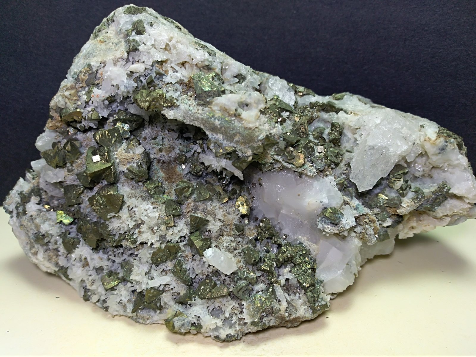 Calcopirita, Cuarzo
140 x 94 mm
(Autor: Sante Celiberti)