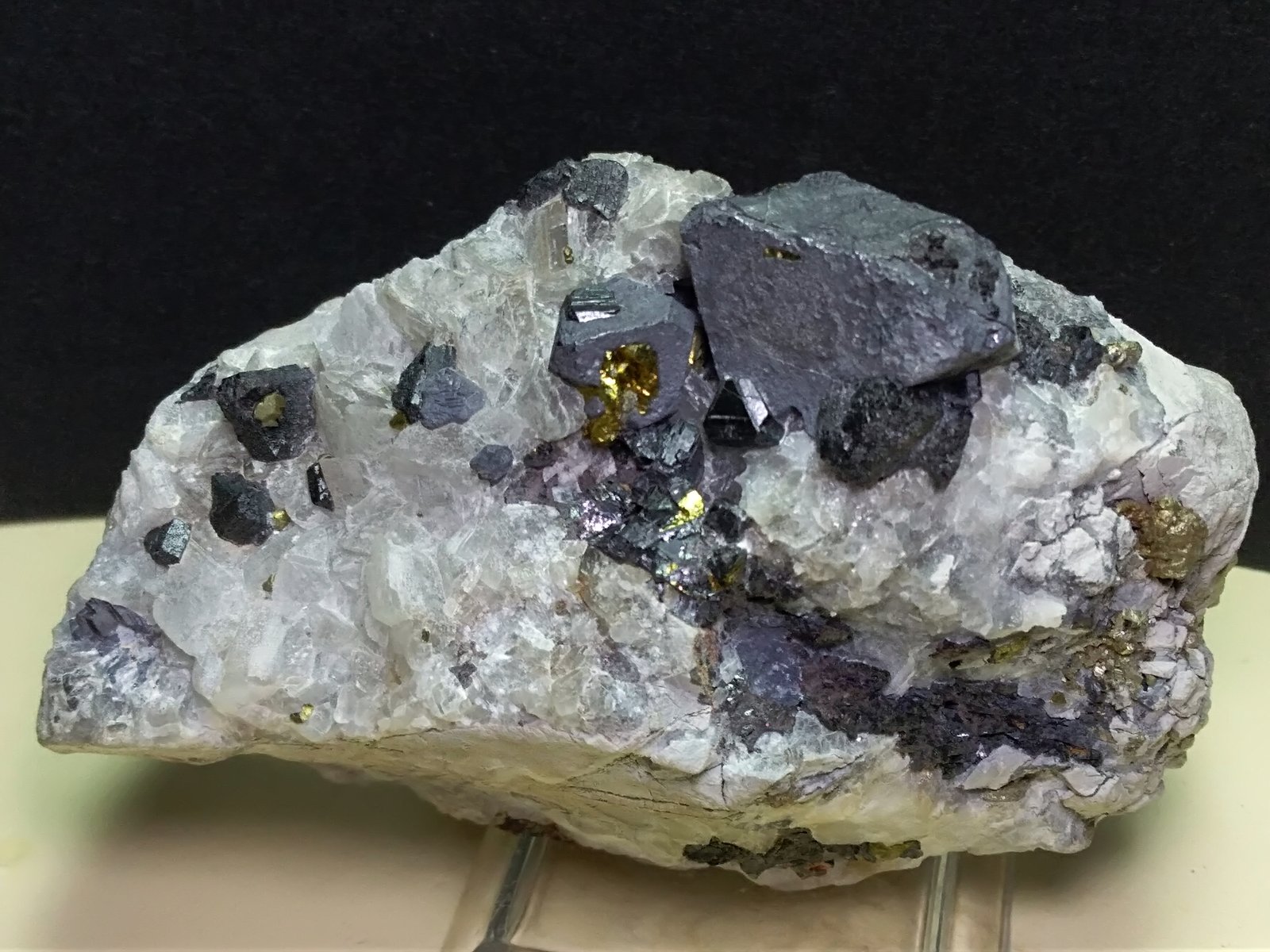 Galena, Esfalerita, Calcopirita
84 x 41 mm
(Autor: Sante Celiberti)