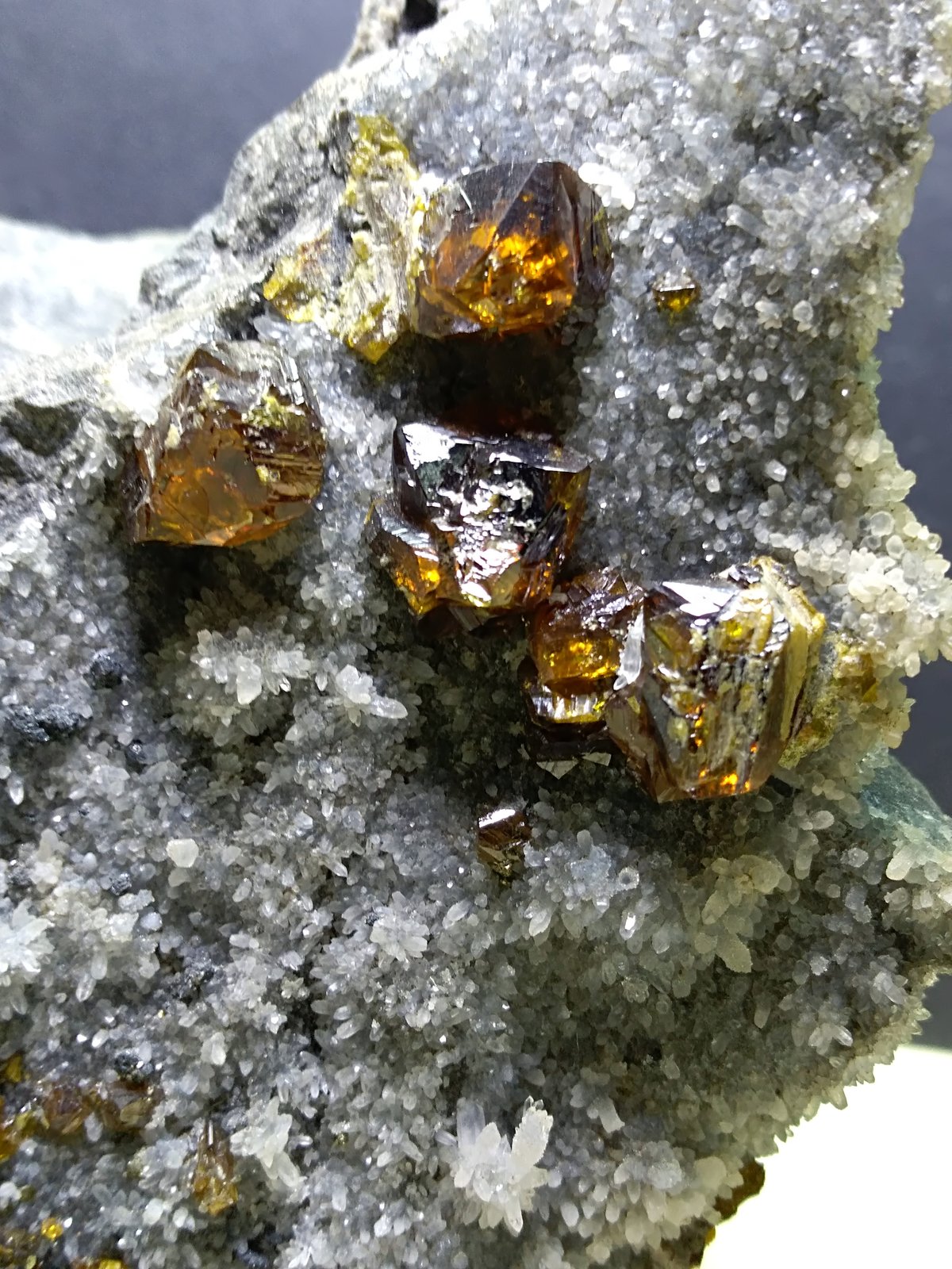 Esfalerita, Cuarzo
120 x 76 mm
(Autor: Sante Celiberti)