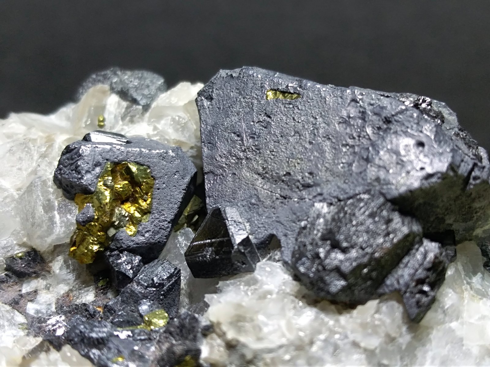 Galena, Esfalerita, Calcopirita
84 x 41 mm
(Autor: Sante Celiberti)