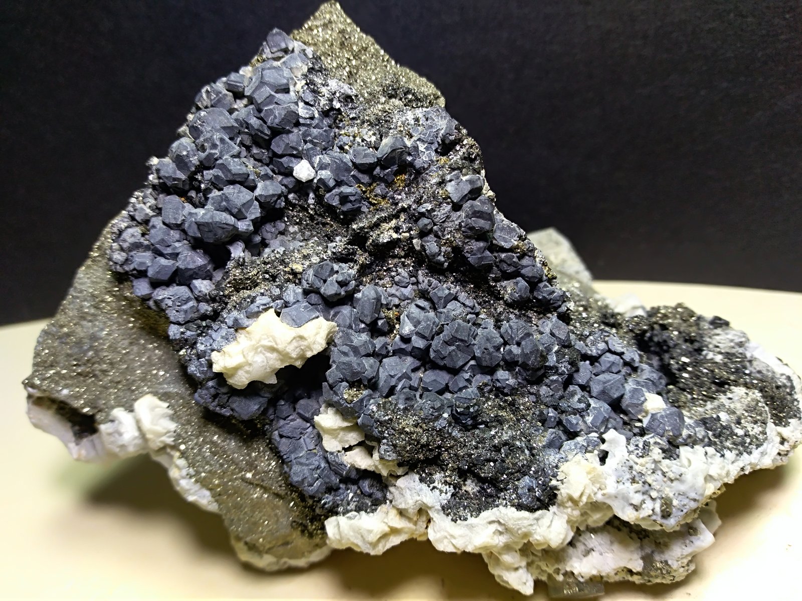Galena, Pirita
102 x 70 mm
(Autor: Sante Celiberti)