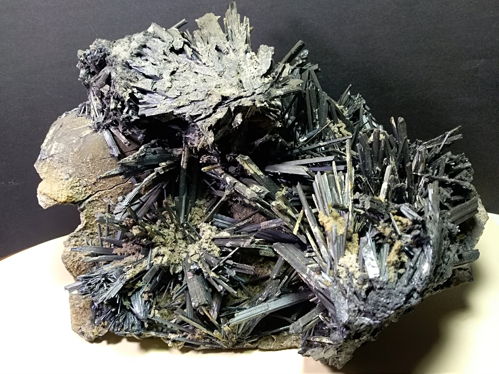 Stibnita (Estibina)
250 x 210 mm
(Autor: Sante Celiberti)