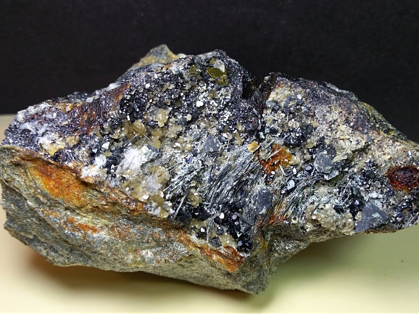 Meneghinita, Esfalerita, Galena
87 x 59 mm
(Autor: Sante Celiberti)