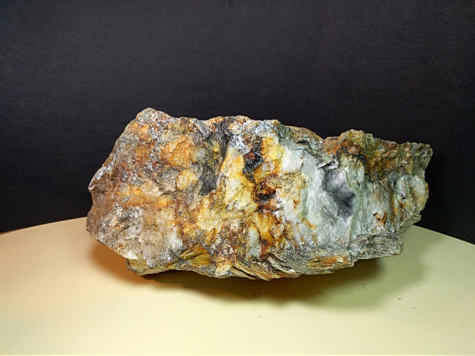 Meneghinita, Boulangerita
200 x 100 mm
(Autor: Sante Celiberti)