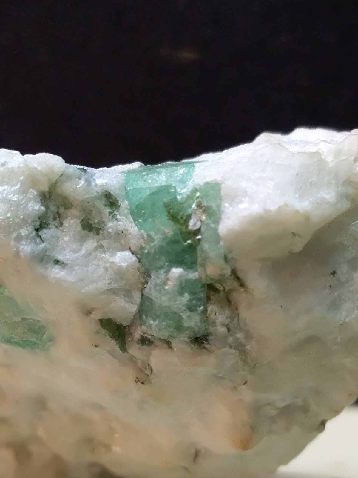 Berilo (variedad esmeralda)
44 x 32 mm
(Autor: Sante Celiberti)