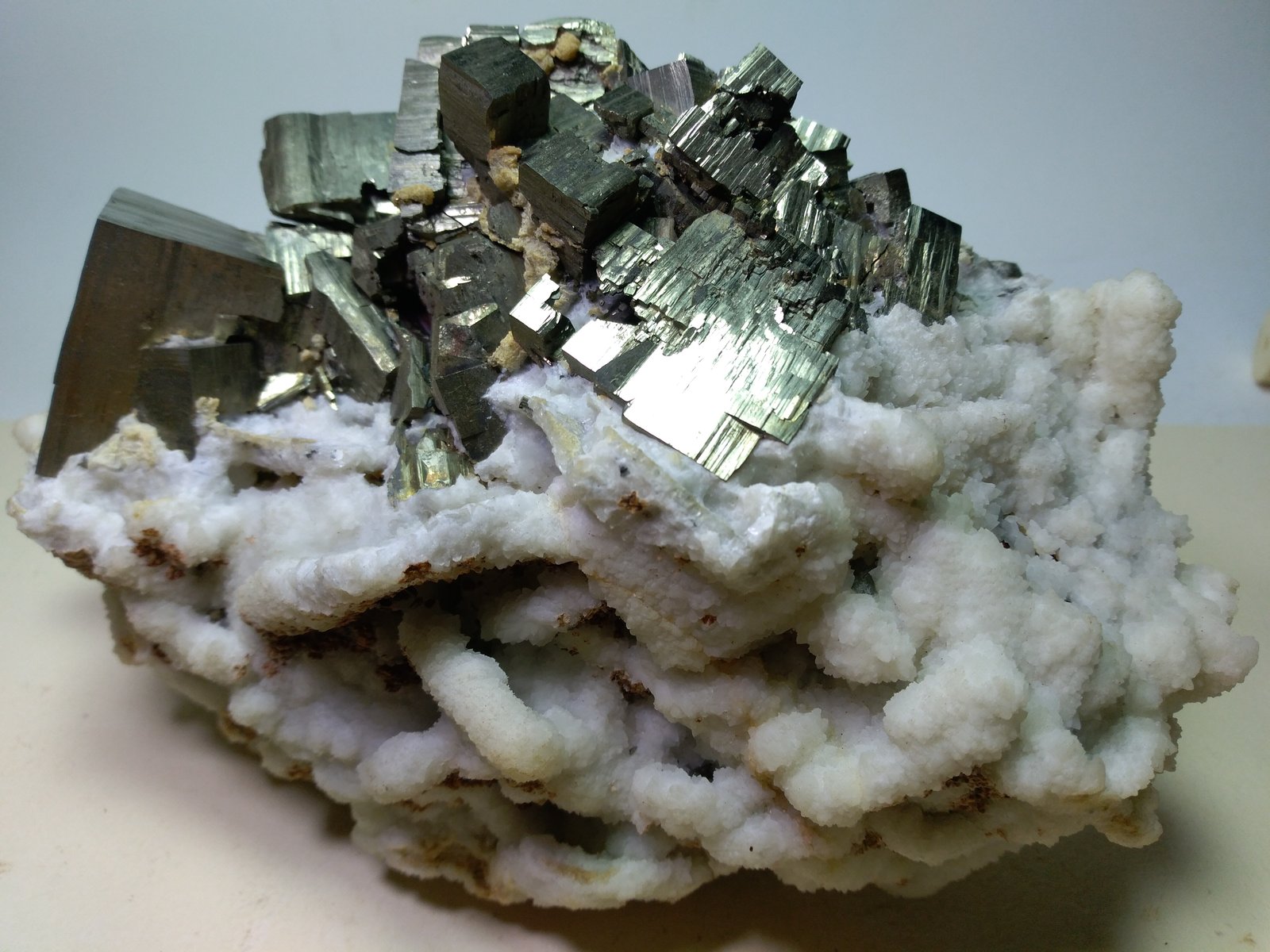 Pirita, Calcita pseudomórfica de Anhidrita
170 x 100 mm
(Autor: Sante Celiberti)