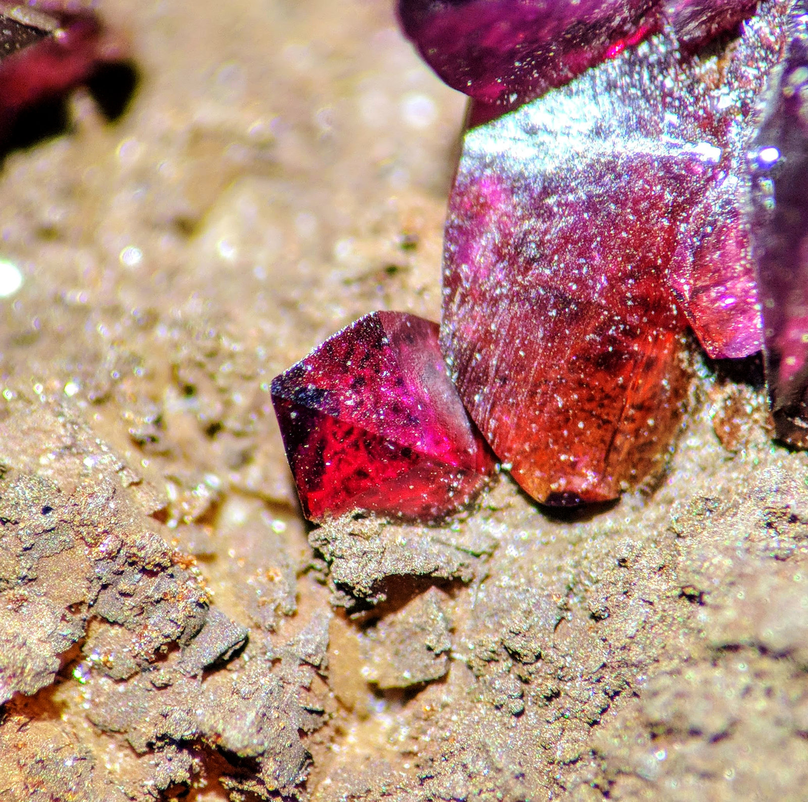 Roselita, Dolomita
C.d.v. 0,4 cm.
(Autor: carles)
