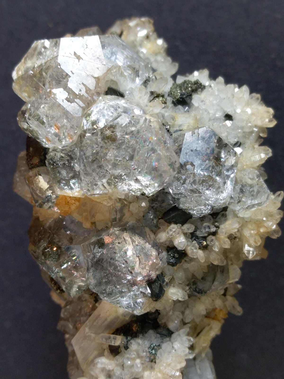 Fluorita, Pirita, Tetraedrita, Cuarzo
80 x 51 mm
(Autor: Sante Celiberti)