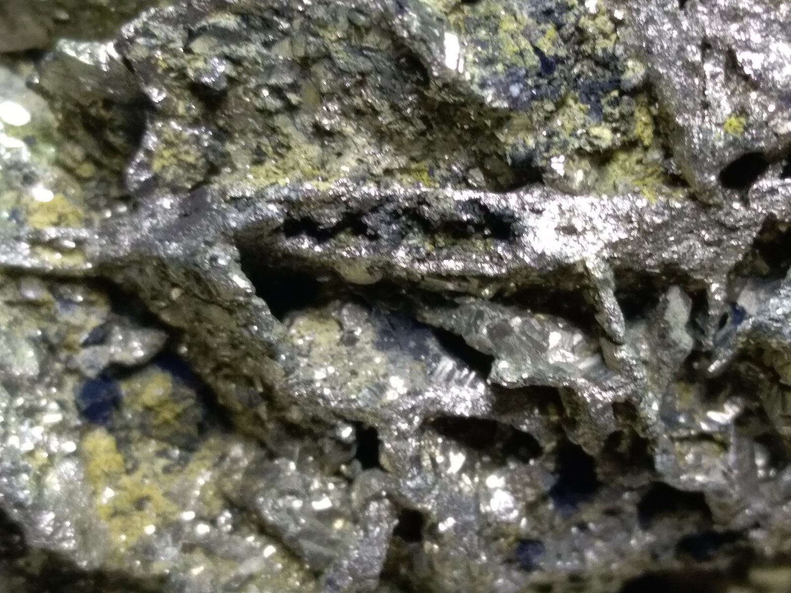 Pirita pseudo Pirrotita
107 x 95 mm
(Autor: Sante Celiberti)