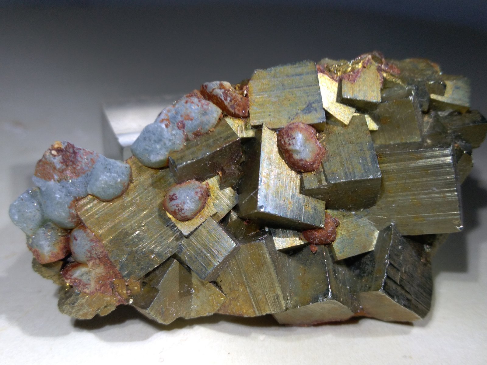 Pirita, Aragonito (variedad aragonito-Sr)
51 x 30 mm
(Autor: Sante Celiberti)