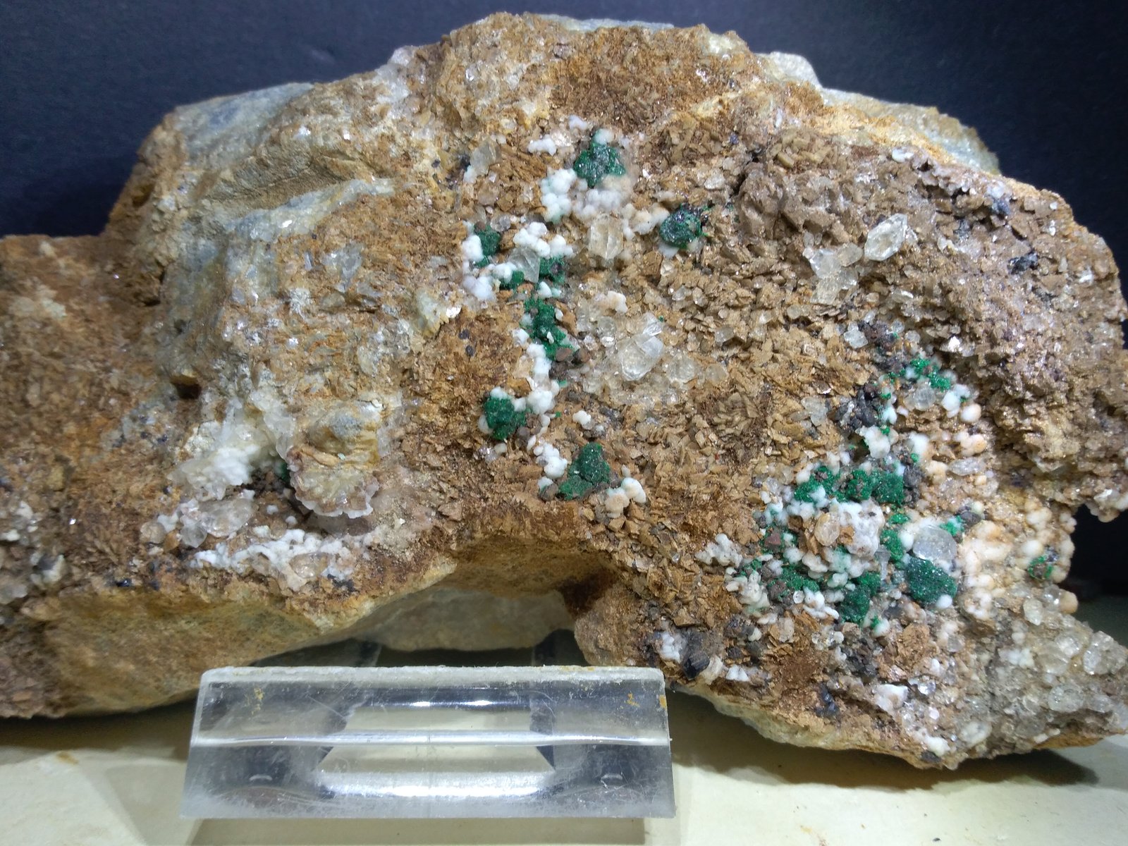 Malaquita, Calcopirita, Cuarzo, Calcita, Dolomita
120 x 70 mm
(Autor: Sante Celiberti)