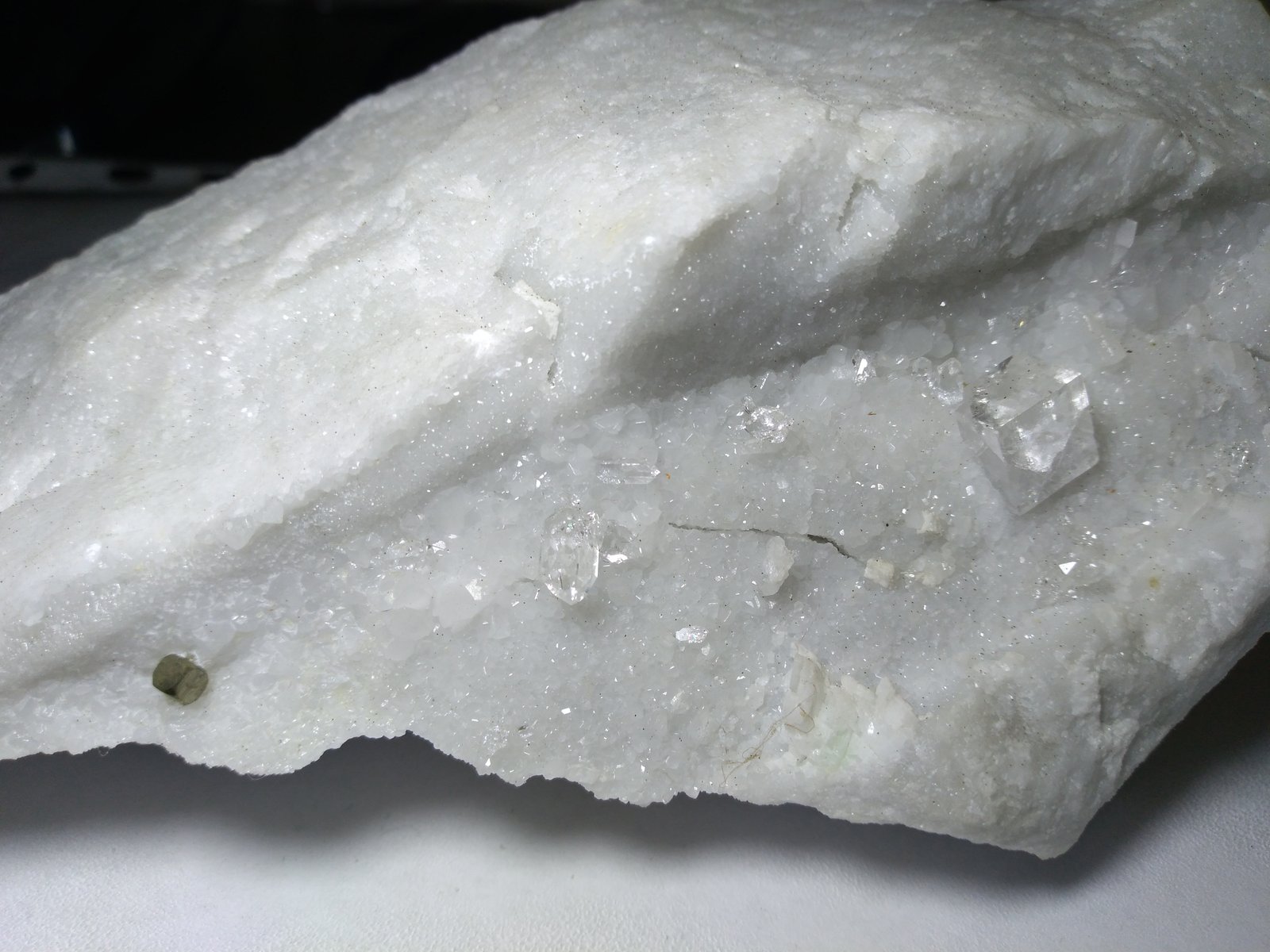 Fluorita, Pirita, Cuarzo
160 x 60 mm
(Autor: Sante Celiberti)