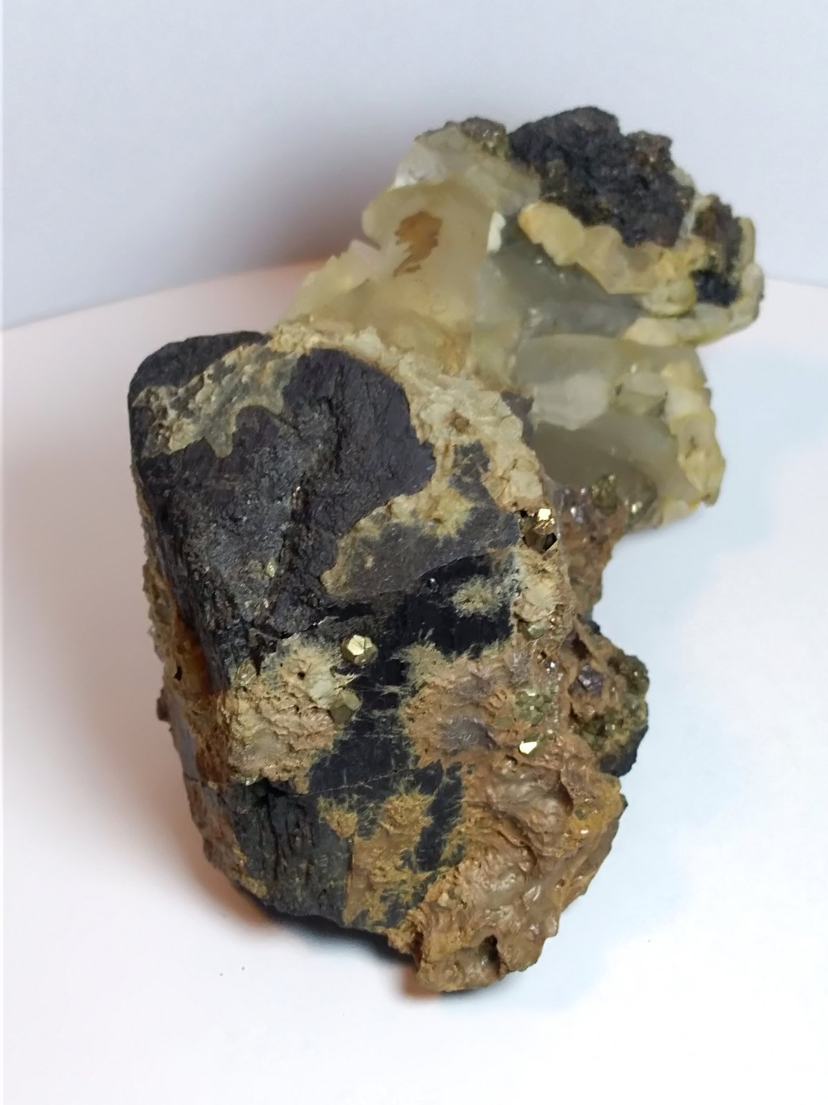 Ilvaita, Pirita, Cuarzo
63 x 40 mm
(Autor: Sante Celiberti)