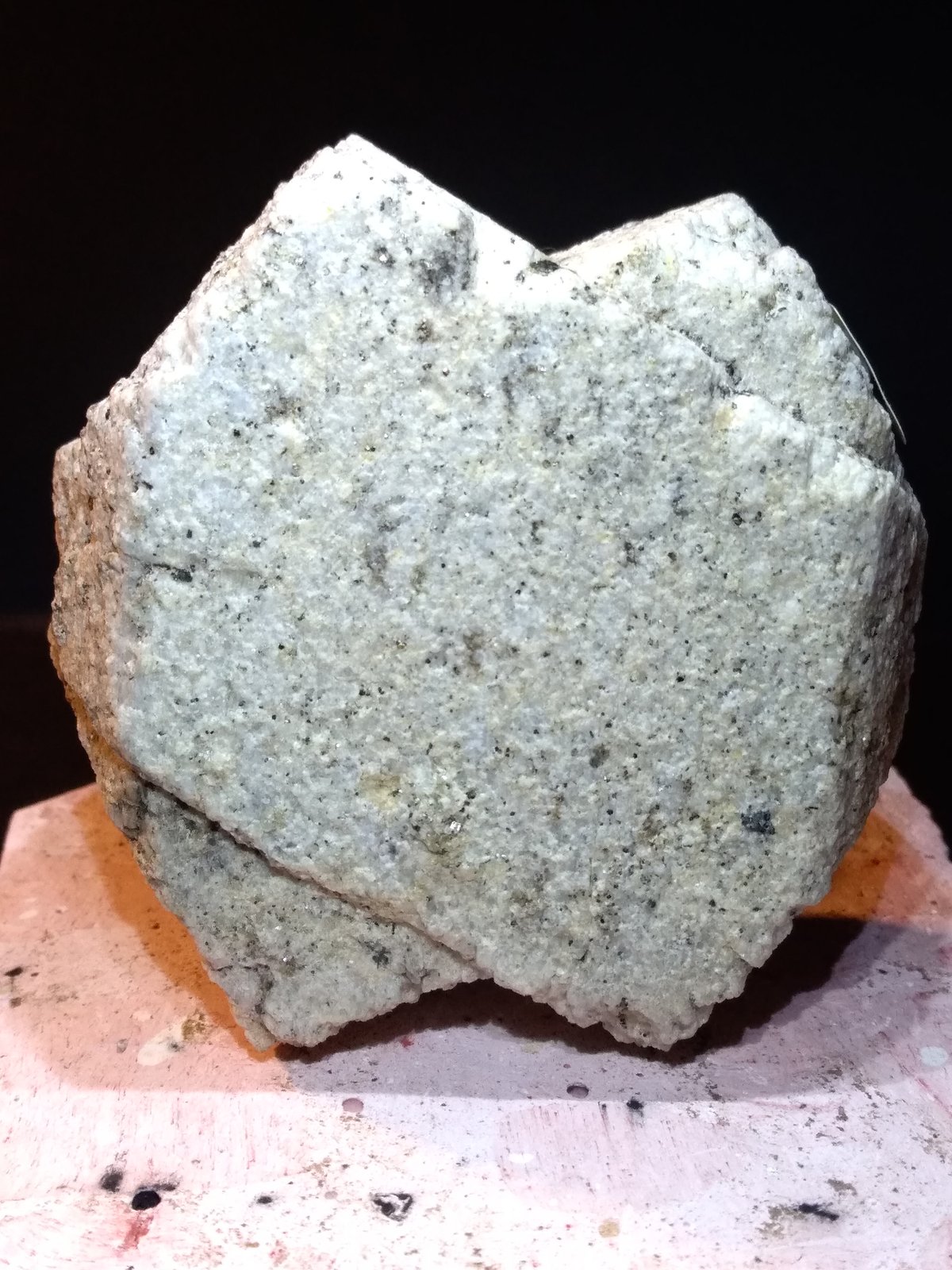 Ortoclasa
63 x 60 mm
(Autor: Sante Celiberti)