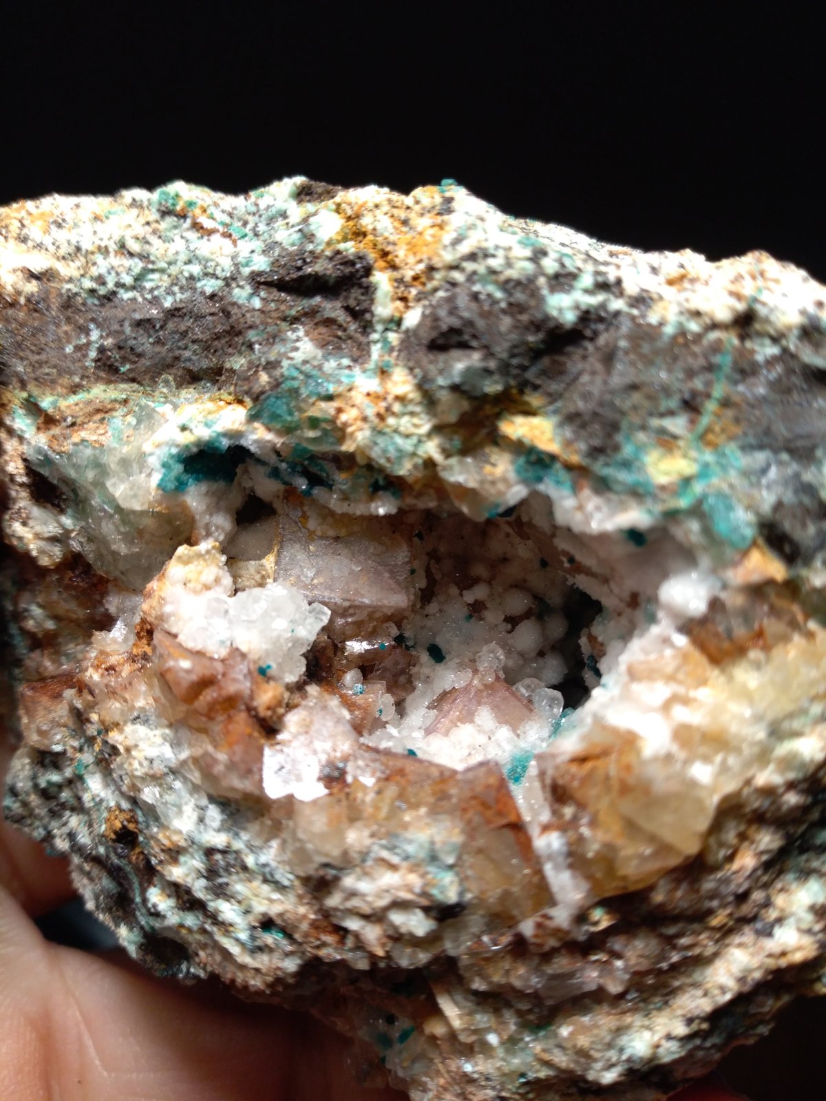 Fluorita, Malaquita, Calcita
74 x 56 mm
(Autor: Sante Celiberti)