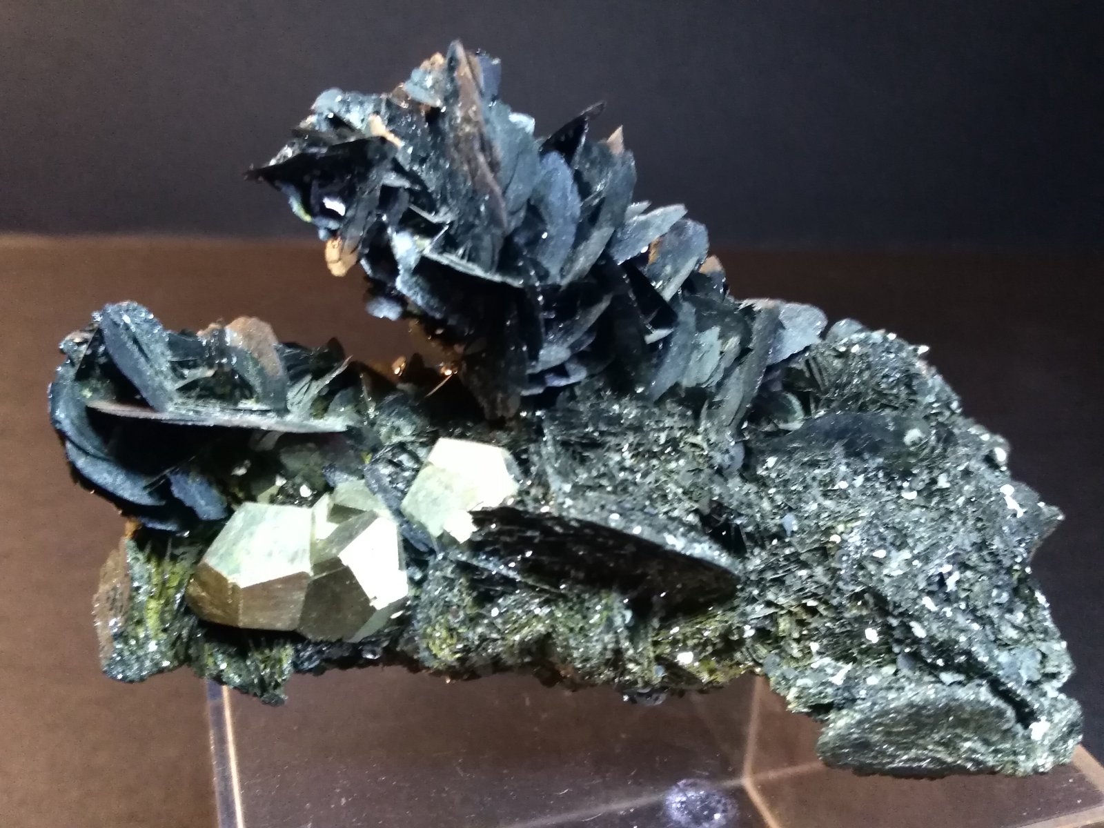 Hematites, Pirita
101 x 60 mm
(Autor: Sante Celiberti)