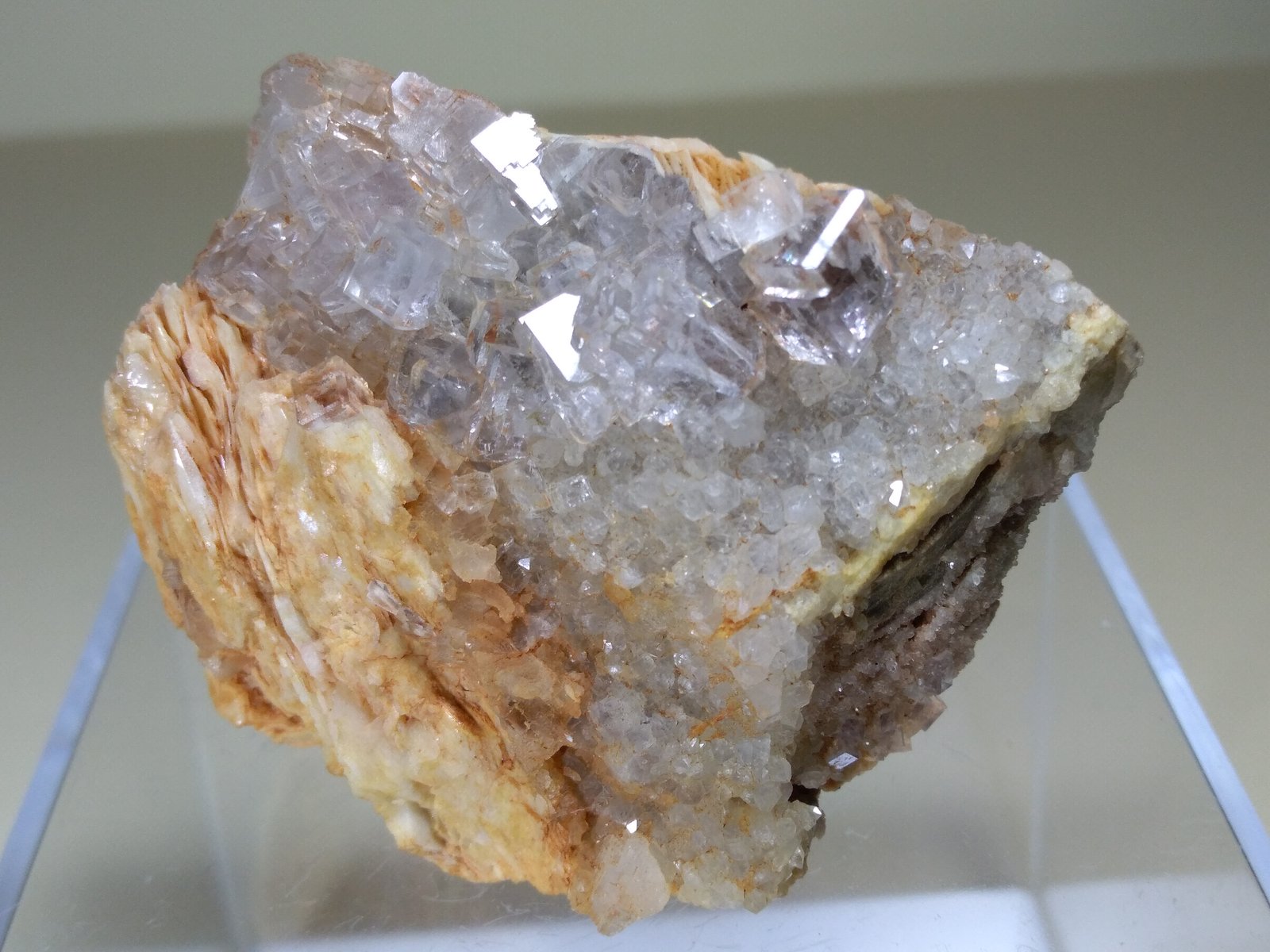 Fluorita, Barita
57 x 44,6 mm
(Autor: Sante Celiberti)