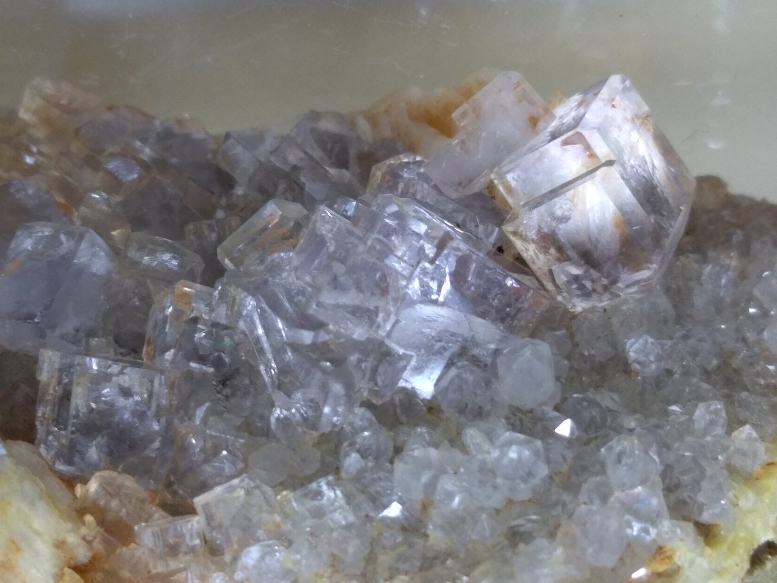 Fluorita, Barita
57 x 44,6 mm
(Autor: Sante Celiberti)