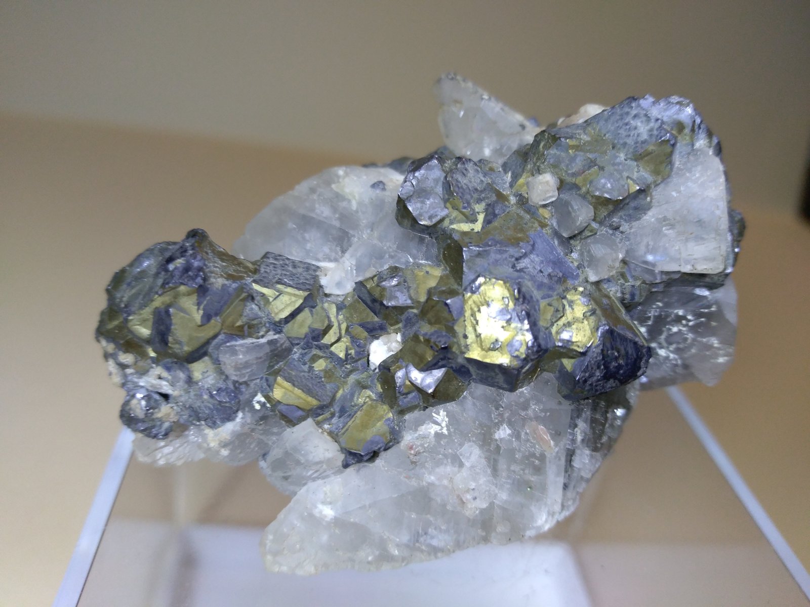 Calcita, Galena, Pirita
59 x 42 mm
(Autor: Sante Celiberti)