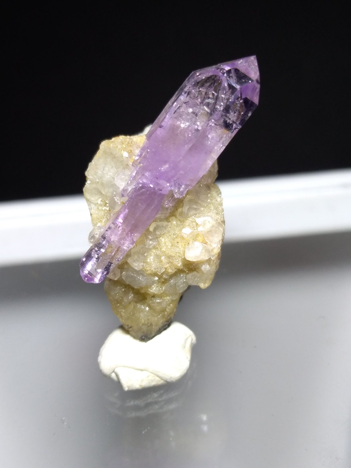 Cuarzo (variedad amatista)
25 x 12 mm
(Autor: Sante Celiberti)