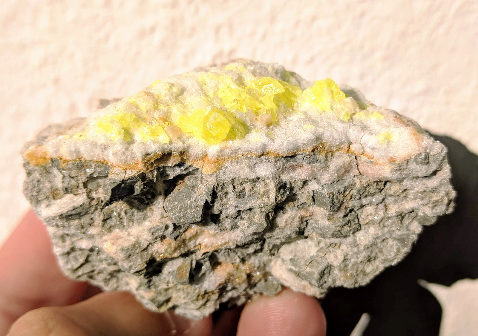 Azufre, Yeso
6,1 x 3,5 cm
(Autor: carles)