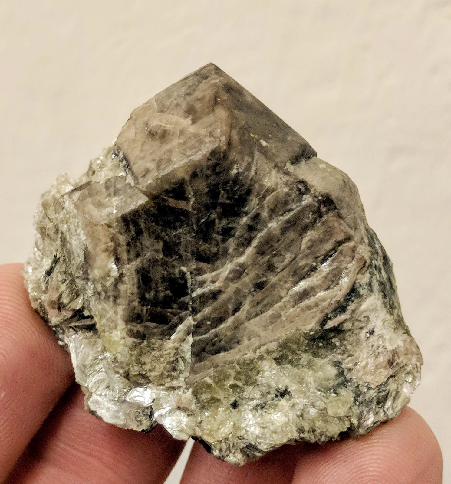 Casiterita, Moscovita
4,0 x 2,6 cm.
(Autor: carles)