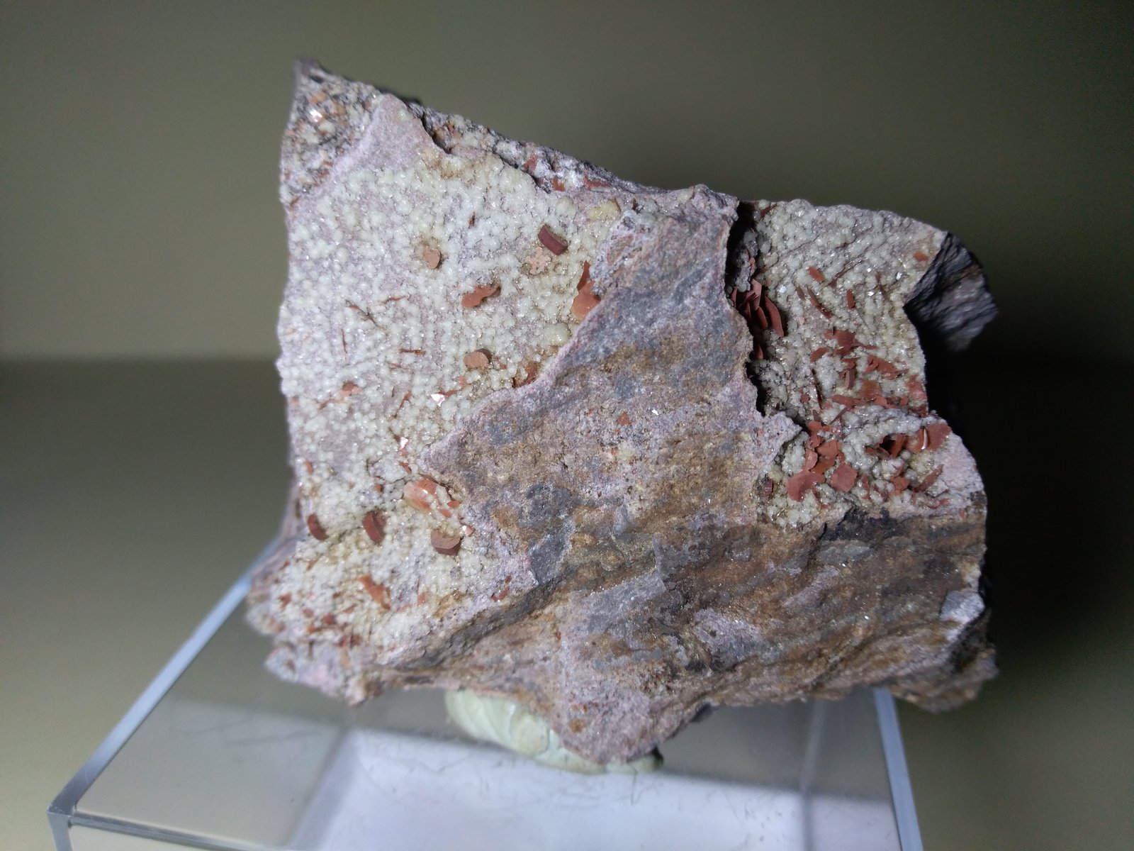 Cordierita, Muscovita, Tridymita
75 x 73 mm
(Autor: Sante Celiberti)