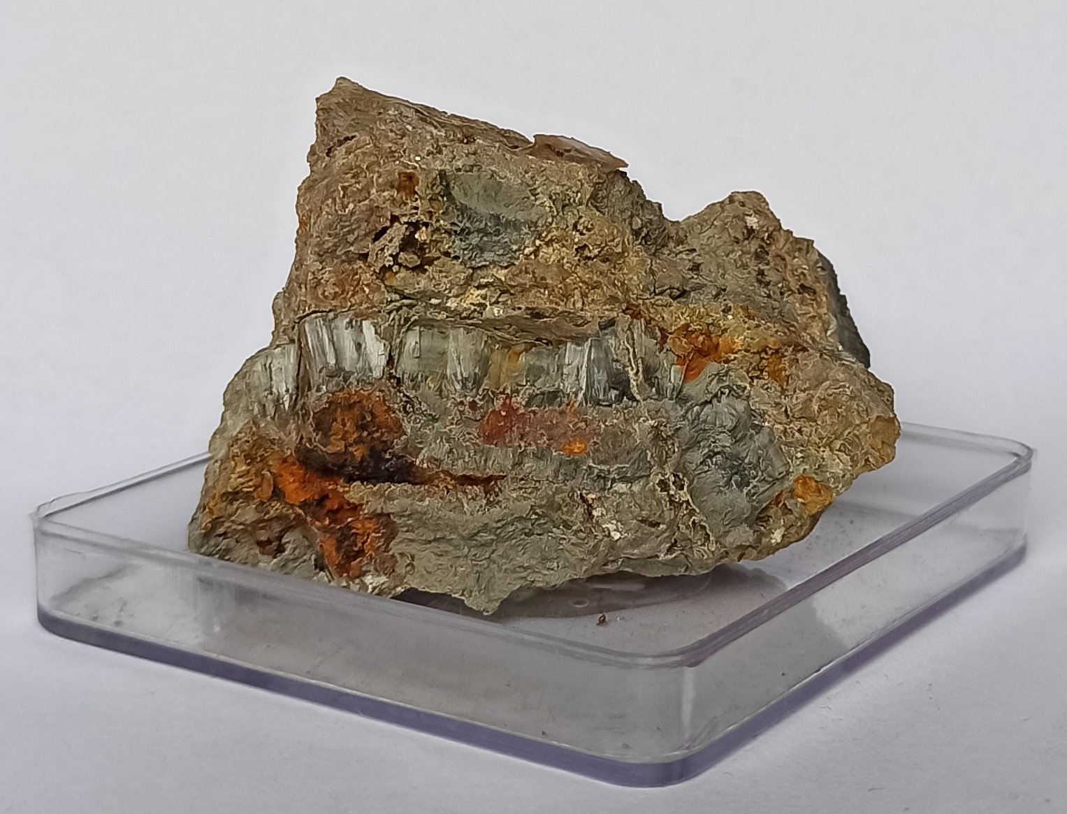 Baddeleyita
5,7 x 4,5 x 4,8 cm
(Autor: Anisio Claudio)