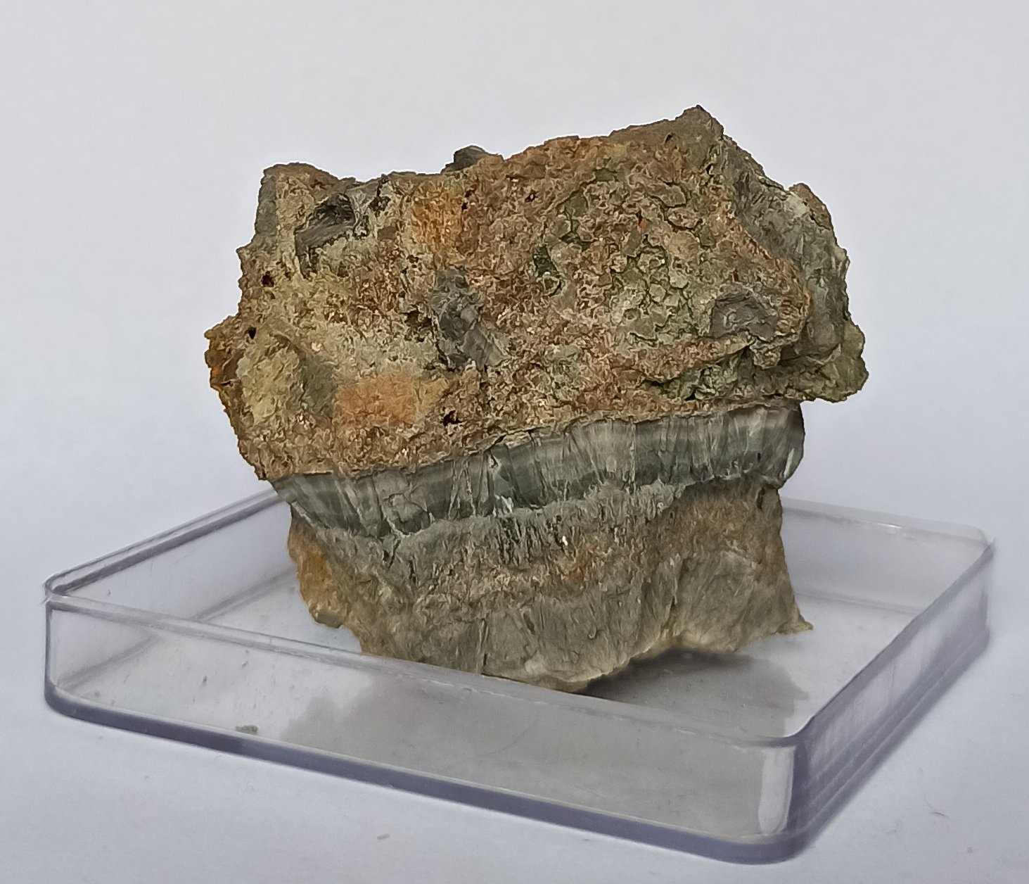 Baddeleyita
5,5 x 5,2 x 5,5 cm
(Autor: Anisio Claudio)