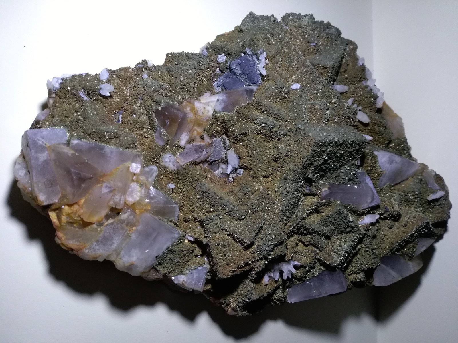 Fluorita, Marcasita, Calcita, Galena
330 x 240 mm
(Autor: Sante Celiberti)