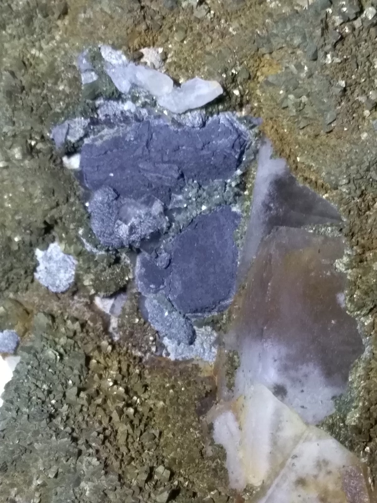 Fluorita, Marcasita, Calcita, Galena
330 x 240 mm
(Autor: Sante Celiberti)