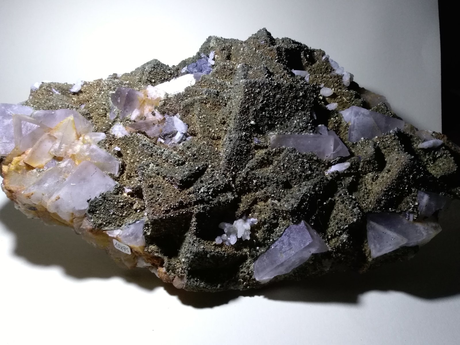 Fluorita, Marcasita, Calcita, Galena
330 x 240 mm
(Autor: Sante Celiberti)