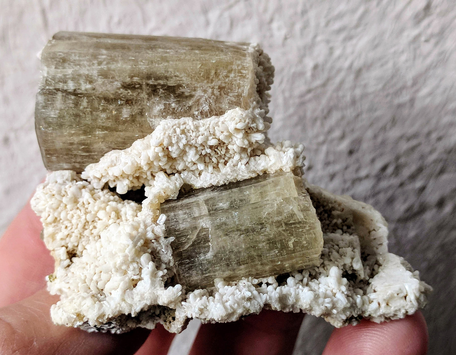 Fluorapatito, Stilbita-Ca (Estilbita-Ca)
6,0 x 4,7 cm.
(Autor: carles)
