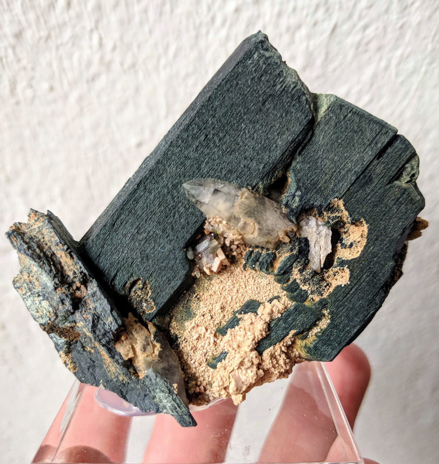 Arfvedsonita, Cuarzo, Feldespato
6,5 x 2,5 cm.
(Autor: carles)