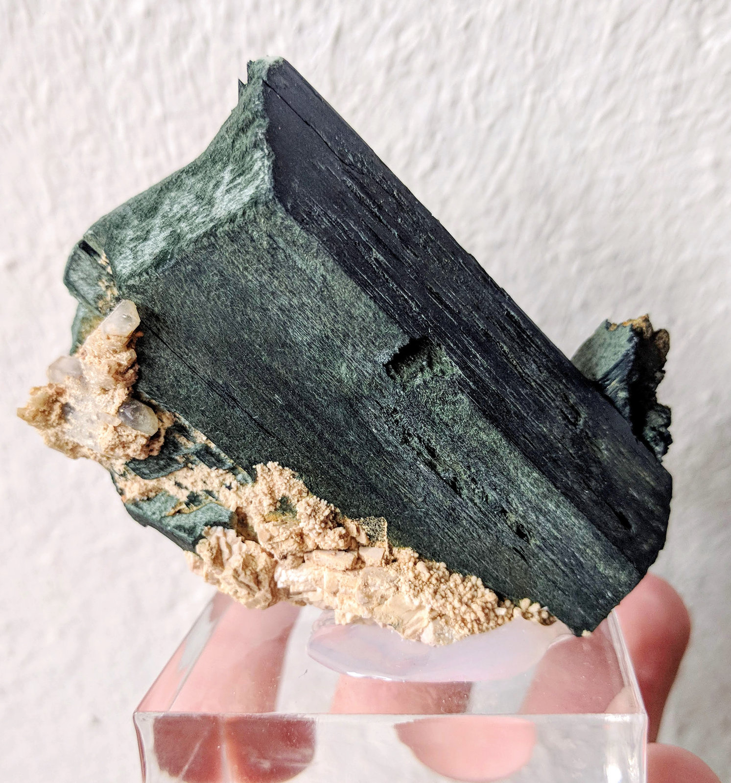Arfvedsonita, Cuarzo, Feldespato
6,5 x 2,5 cm.
(Autor: carles)
