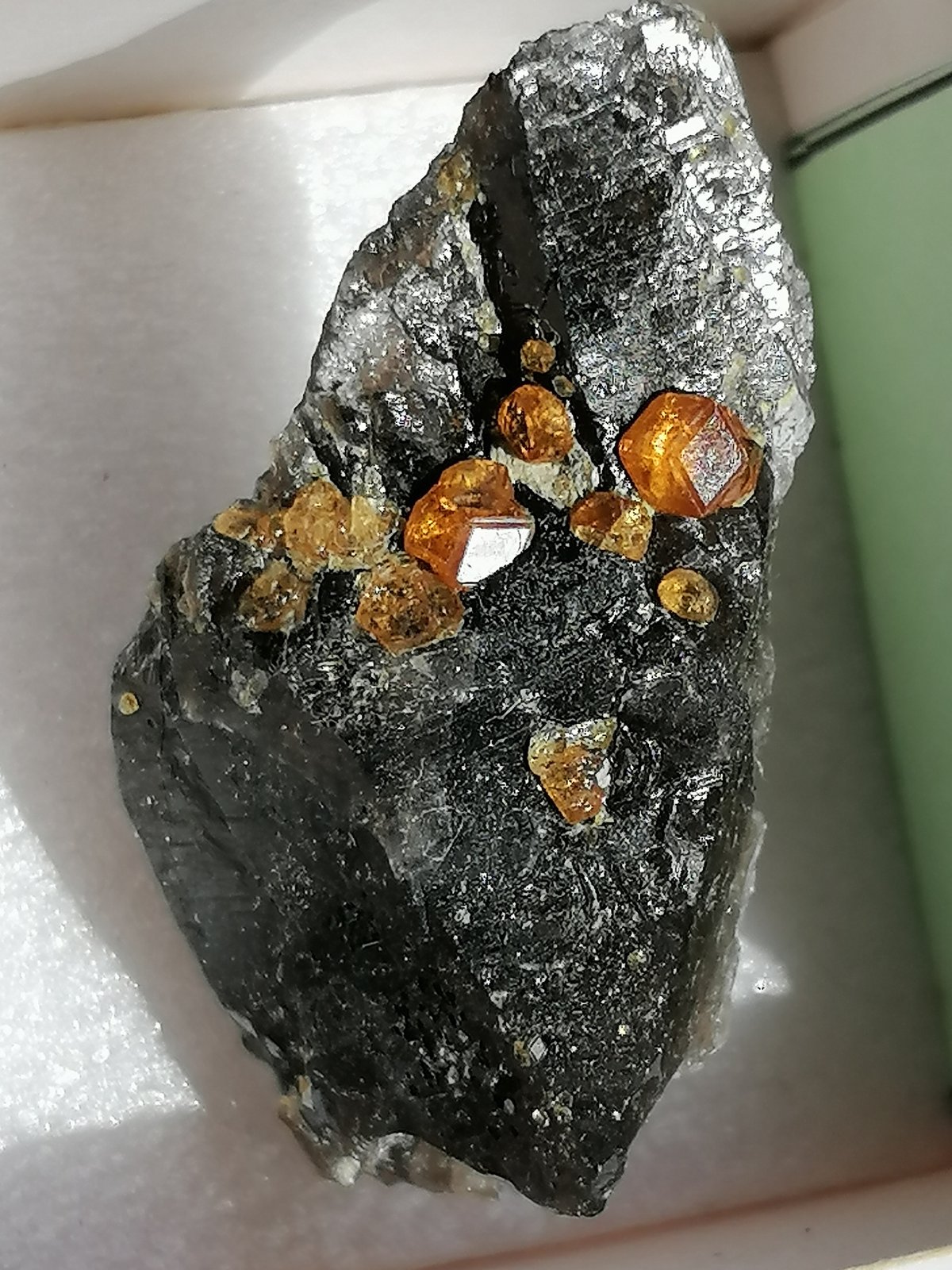 Spessartina (Espesartina)  
4 x 2 cm.
(Autor: Rafael varela olveira)