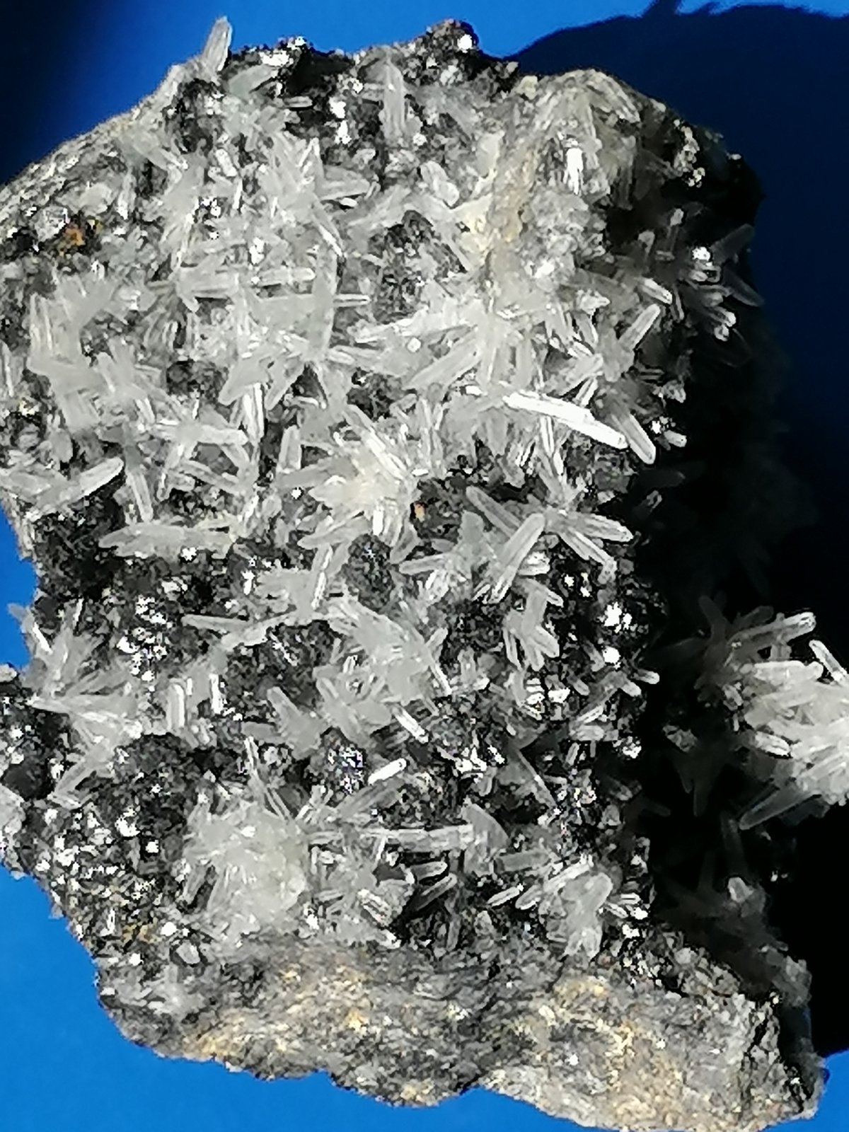 Cuarzo, Esfalerita y Galena.
13 x 9 cm.
(Autor: Rafael varela olveira)