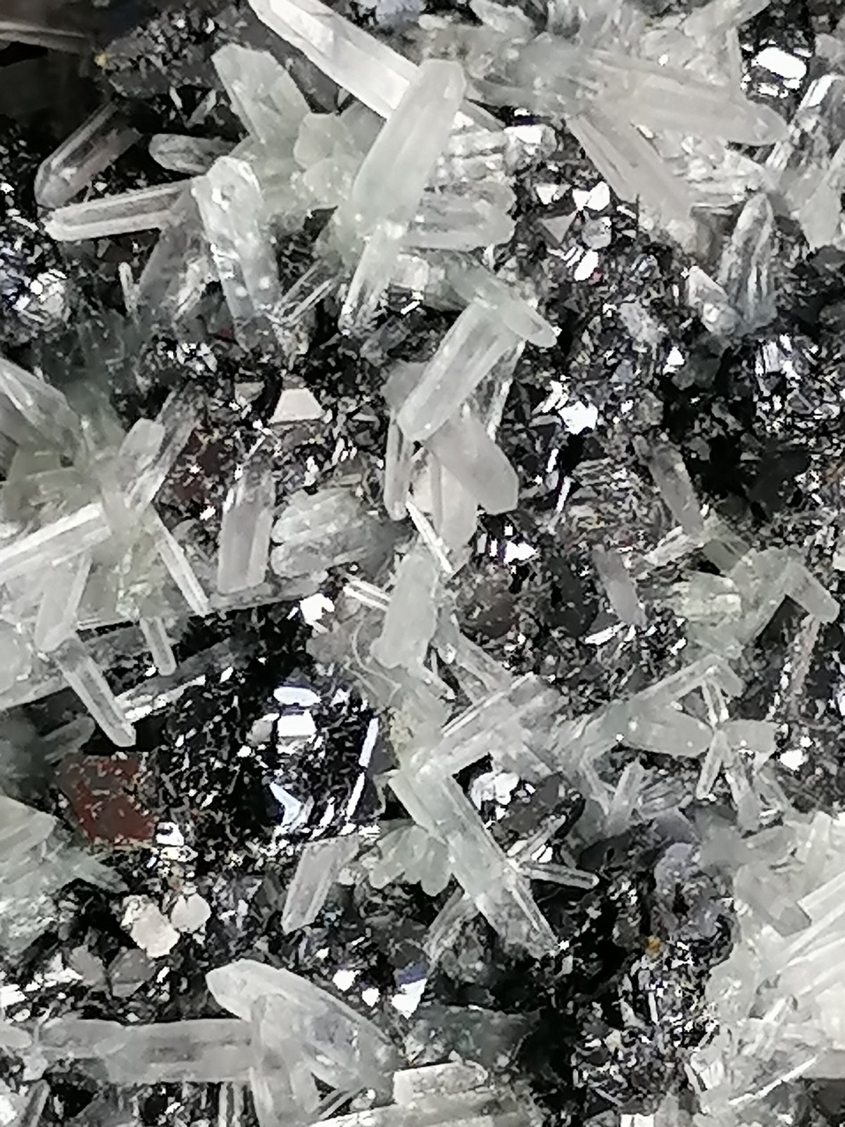 Cuarzo, Esfalerita y Galena.
13 x 9 cm.
(Autor: Rafael varela olveira)