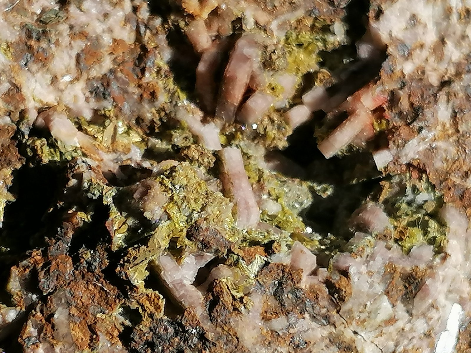 Clinozoisita, Pumpellyita
6 x 6 cm.
(Autor: Rafael varela olveira)