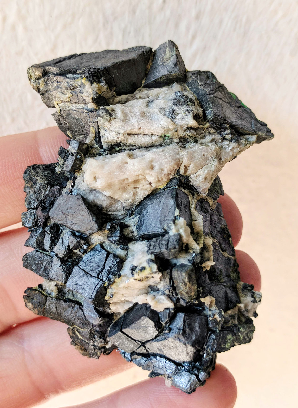 Ullmannita (arsenical), Calcita
6,8 x 4,8 x 2,5 cm.
(Autor: carles)