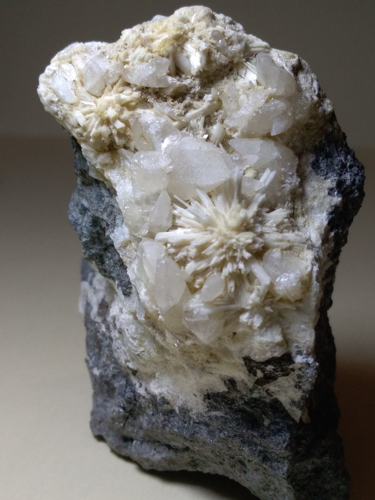 Laumontita, Calcita
68 x 65 mm
(Autor: Sante Celiberti)