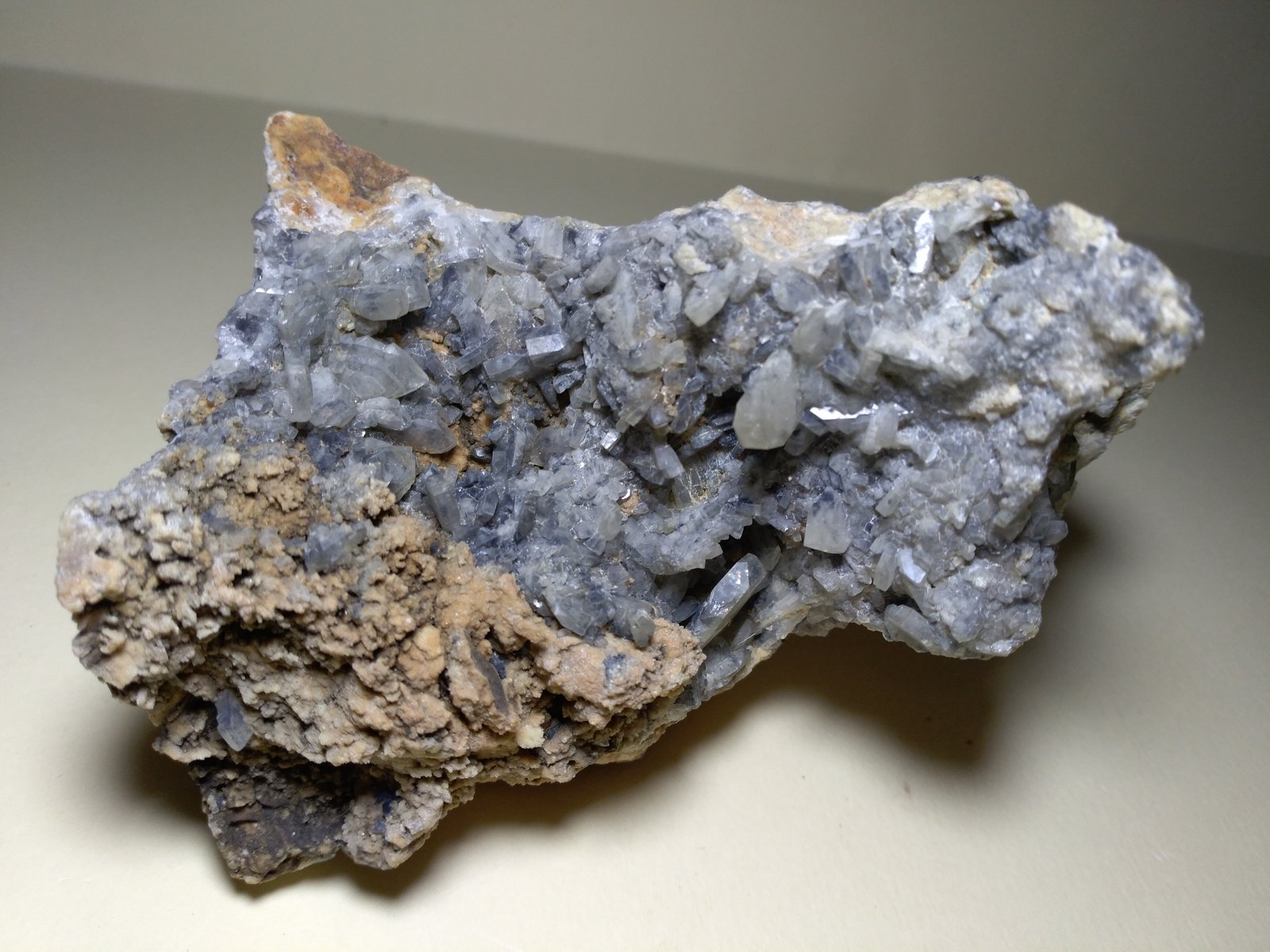 Cerusita (pseudomórfica de anglesita)
105 x 70 mm
(Autor: Sante Celiberti)