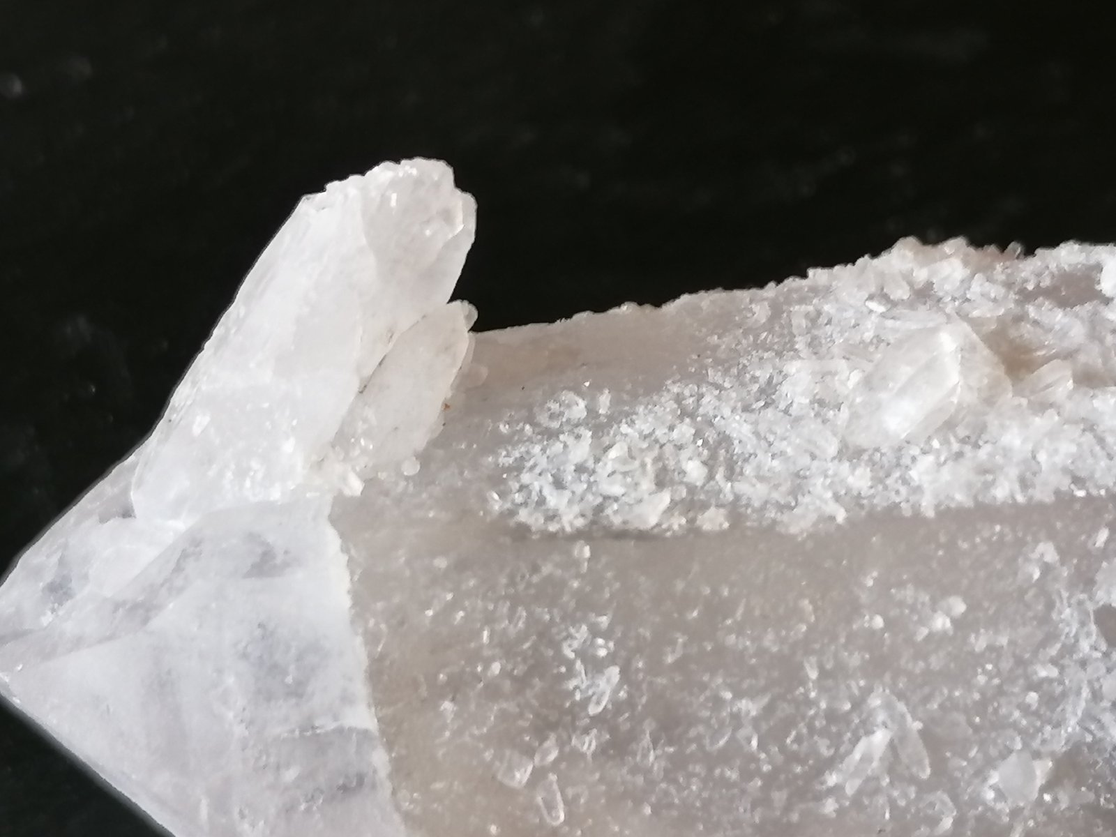 Cuarzo.
6 x 2 cm.
(Autor: Rafael varela olveira)
