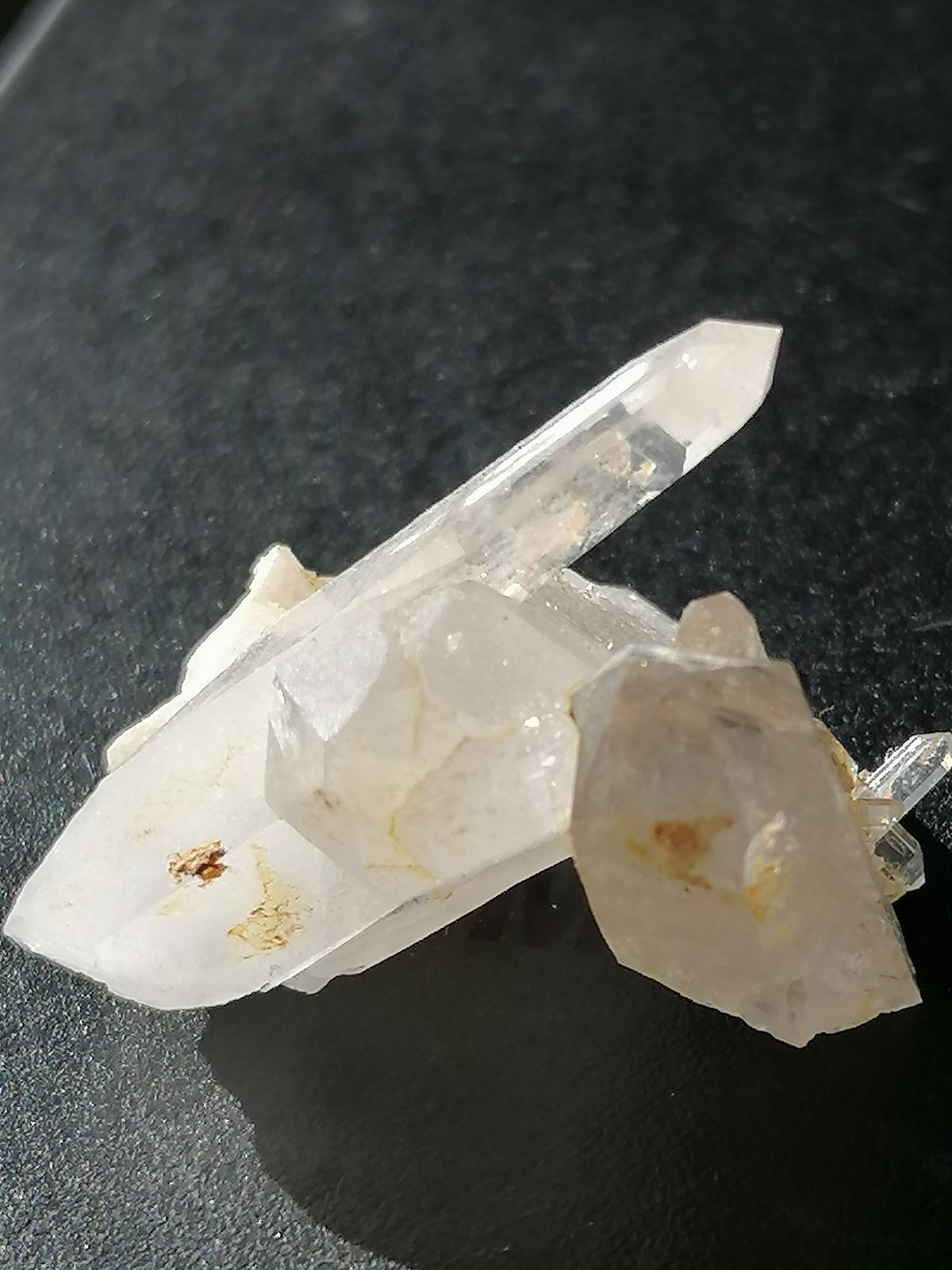 Cuarzo.
4 x 1,3 cm. cristal principal.
(Autor: Rafael varela olveira)