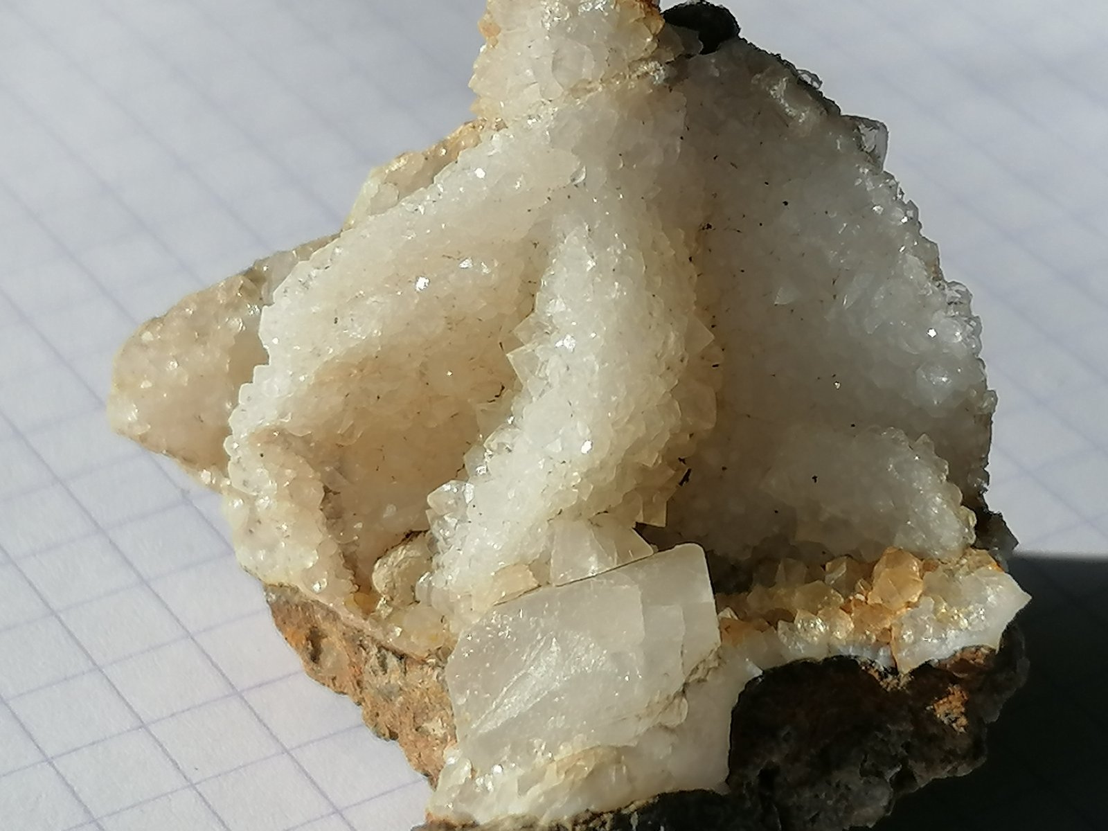 Cuarzo, Calcita.
4 x 4 cm.
(Autor: Rafael varela olveira)