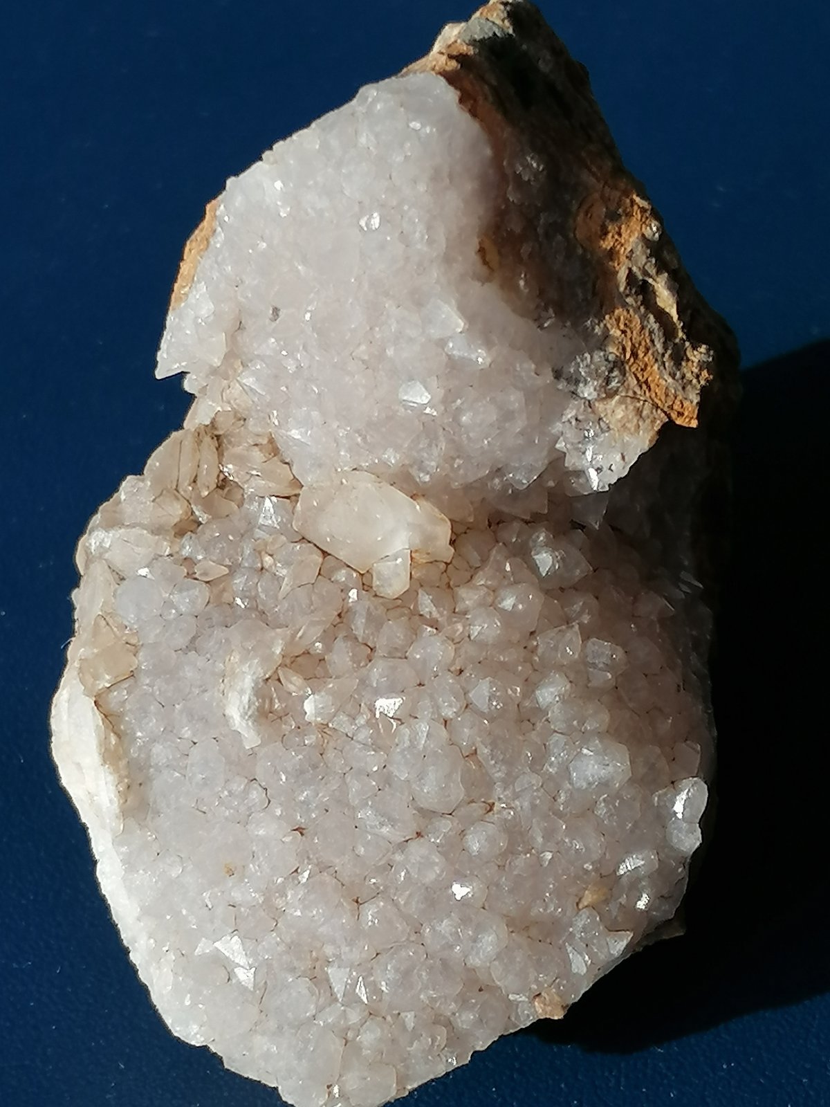Cuarzo, Calcita.
9 x 5 cm.
(Autor: Rafael varela olveira)
